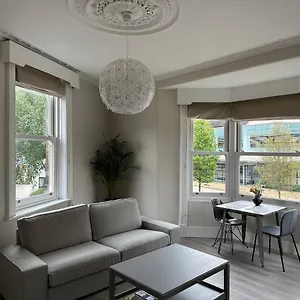 https://strawberry-dale-apartment.yorkshirehotels.net