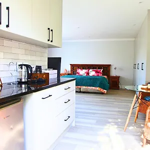 https://the-oak-suite.hotels-capetown.com